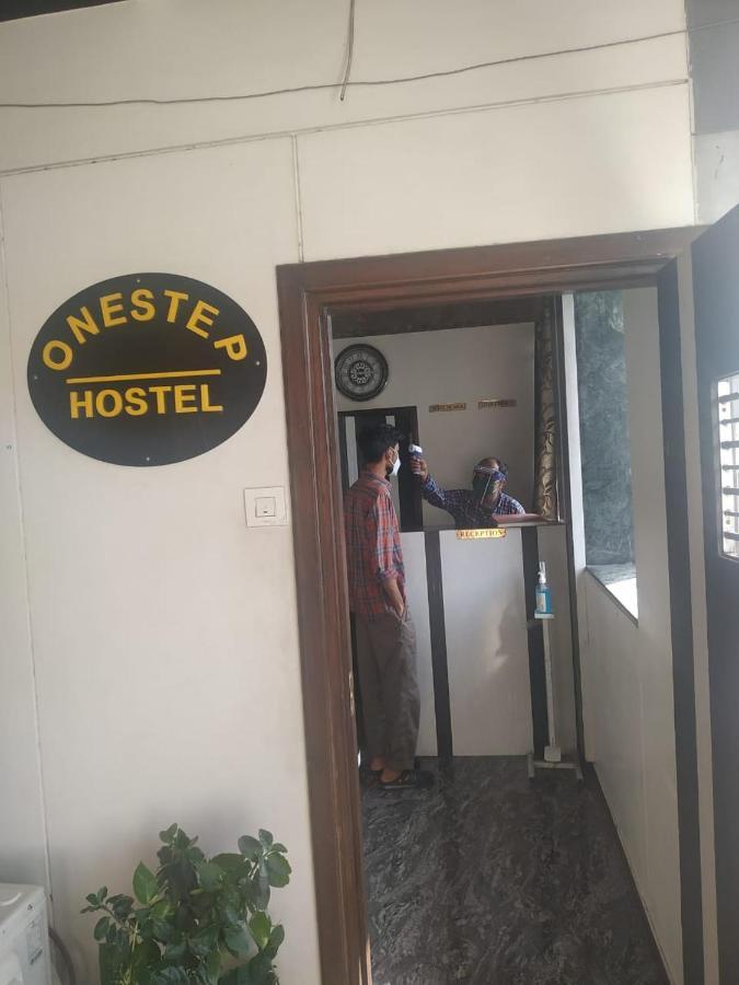 One Step Hostel Mumbai Exterior photo